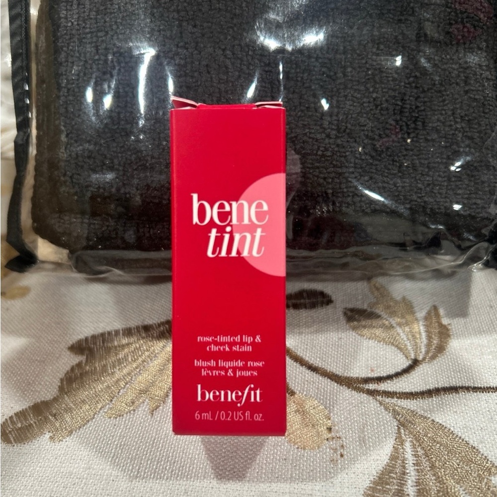 Benefit Bene Tint. Rose-tinted Lip and Cheek Stain. NIB. Taken out for pictures.